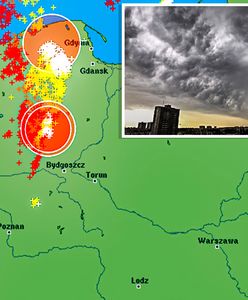 Pogoda. Groźny front idzie przez Polskę. Burze, powalone drzewa i awarie prądu