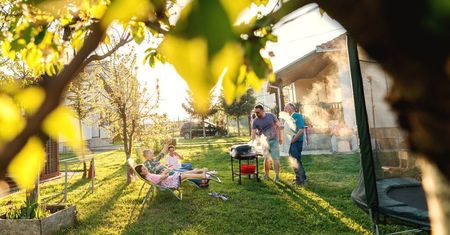 Prognoza pogody na majówkę. Słońce, opady, burze, zmienna temperatura