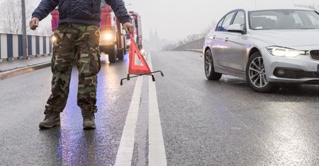 Groźnie na drogach. Wichura to nie wszystko