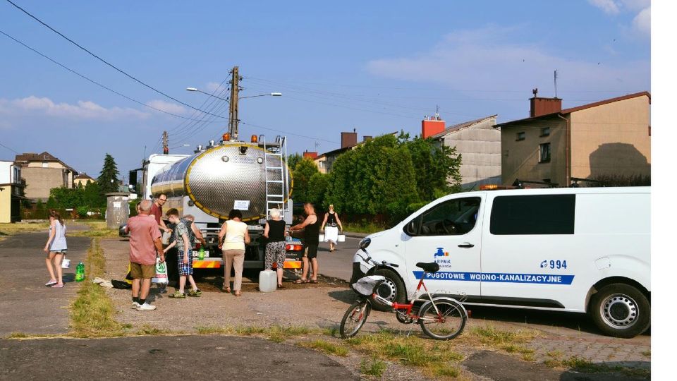 Upały w Zawierciu i woda z beczkowozu. Służby pracują nad uzdatnieniem wody