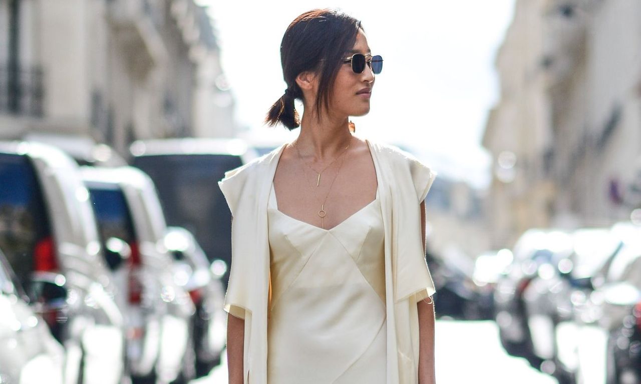 STREET STYLE: Seksowna sukienka slip dress