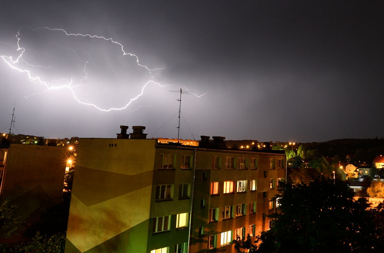 Prognoza pogody. Czekają nas deszcz, burze i niższe temperatury