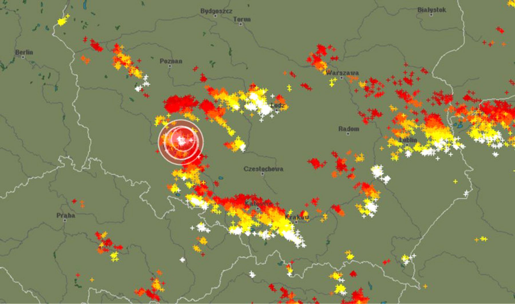 Przed godz 18 strefa burz sięgała Wielkopolski i północnego Mazowsza