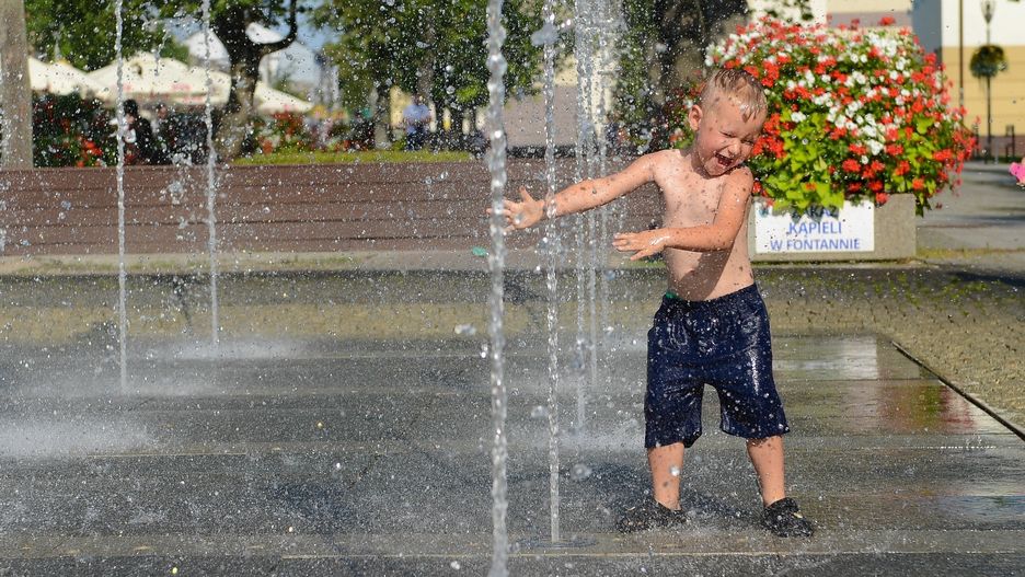 Synoptycy ostrzegają: bezpośrednim zagrożeniem życia jest udar słoneczny lub cieplny