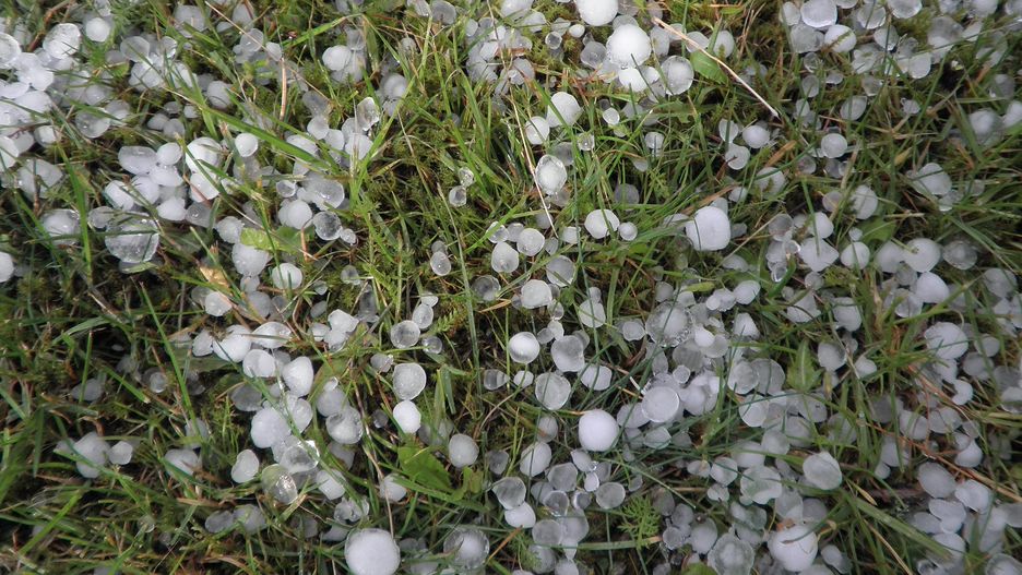 IMGW wydał ostrzeżenia przed burzami z gradem dla pięciu województw