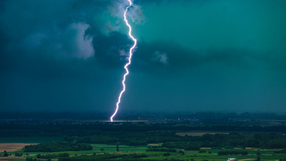 Kolejna burze nadciągają nad Polskę. Zagrożonych jest 6 województw.