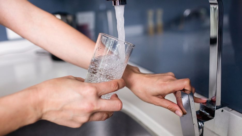Woda z kranu nie tylko smaczna, ale i tańsza ponad 200-krotnie