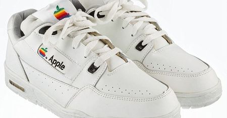 Apple miało styl. Buty trafią na aukcję za 120 tys. zł