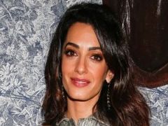 Amal Clooney na imprezie "Naughty Christmas Party"