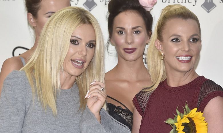 Britney Spears pojawiła się na pokazie! Przywitała ją...Doda! [dużo zdjęć]