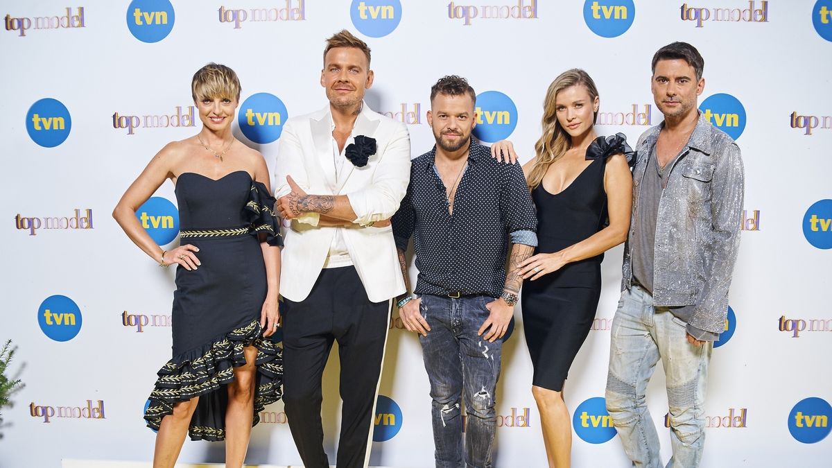 Prowądzący oraz jurorzy Top Model - pokaz mody na planie Top Model