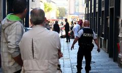 Nożownik zabił szefa policji na południu Francji. Atak przed ratuszem