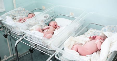 GUS: w Polsce mamy ujemny przyrost naturalny. Eksperci: należy oczekiwać dalszego spadku urodzeń
