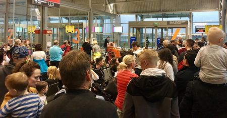 Pat w Modlinie. Bez porozumienia właścicieli nie ma szans na rozbudowę, a bez rozbudowy może się zwijać