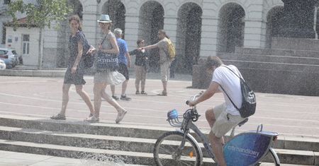 Kurtyny wodne Warszawa. W tych miejscach upały nie są straszne