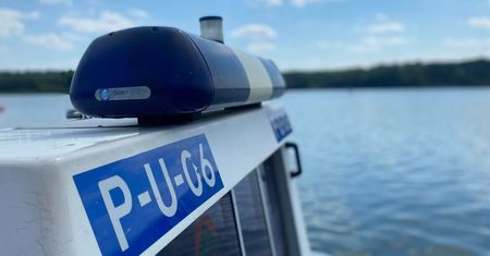 Pod chłopcami załamał się lód na Jeziorze Wigry. Dzieci były reanimowane