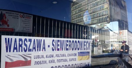 Blaszana wiata, a w środku smród oleju. W głowie myśl: to nie rajska Europa