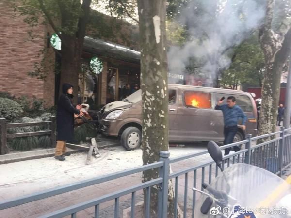 Chiny: Wjechał minivanem prosto w pieszych. 18 osób rannych