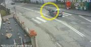 Rozpędzony golf wjechał w przechodnia na pasach. Mężczyzna przeleciał kilka metrów