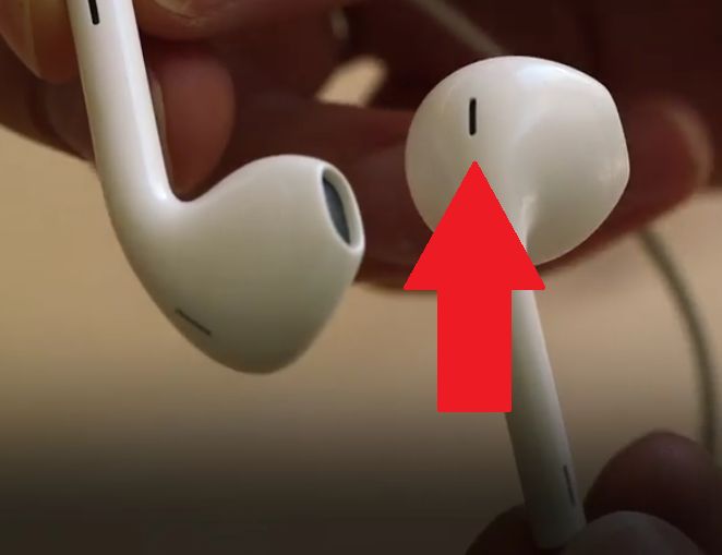 Słuchawki Apple'a mają małe czarne otwory. Nie są tam bez powodu