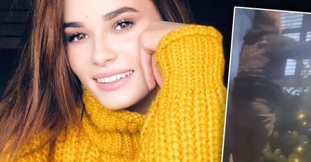 Natalia Szroeder pokazała choinkę. Do dekoracji giganta potrzebowała drabiny. Efekt jest imponujący