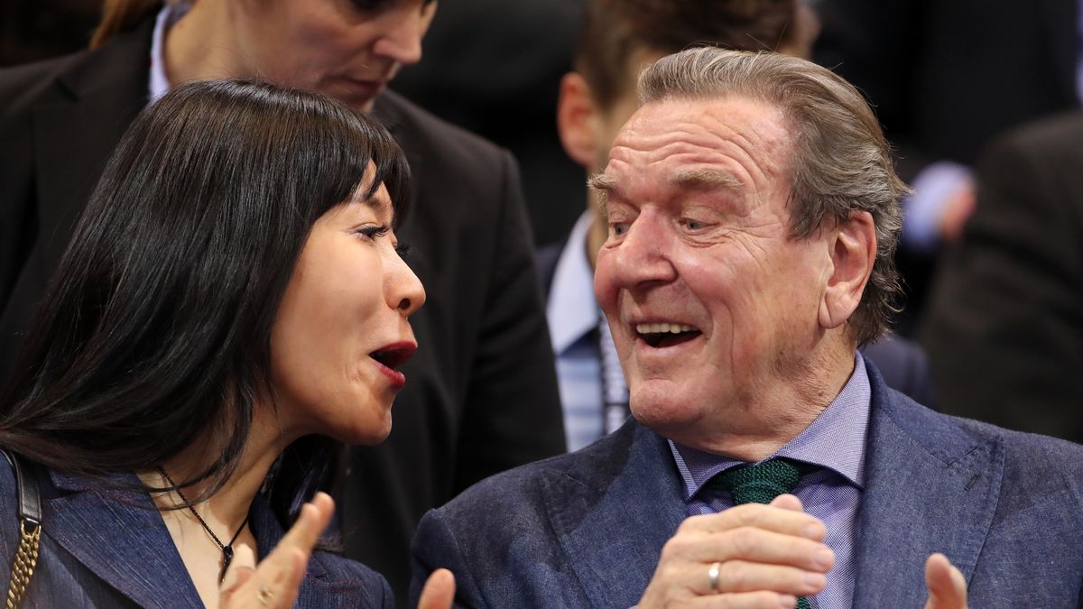 Gerhard Schroeder najbardziej odczuje nowe regulacje.