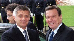 Szef polskiego rządu Marek Belka i kanclerz Niemiec Gerhard Schroeder