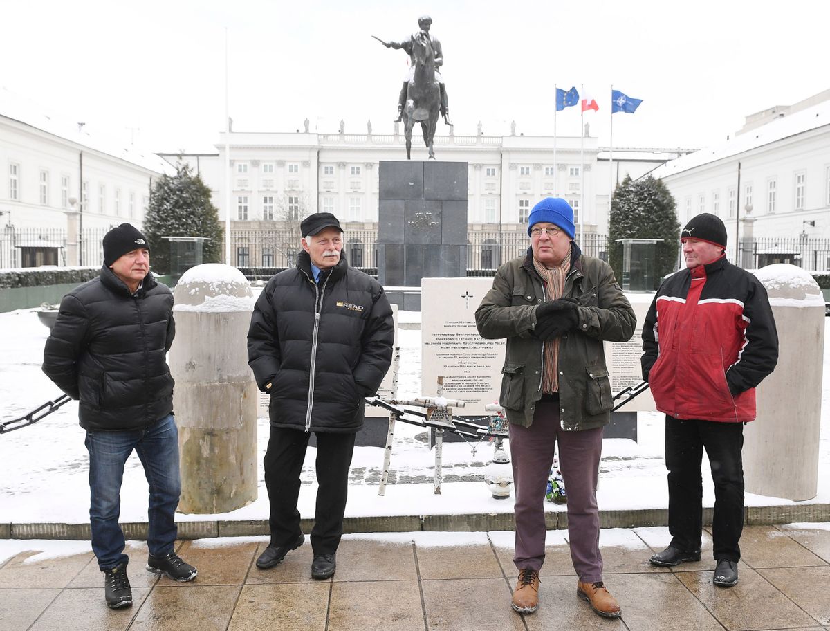 Bliscy ofiar katastrofy w Smoleńsku wypowiedzieli się nt. pomnika. "Należy zacząć budować"