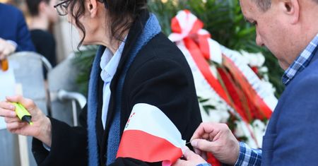 Obchody 8. rocznicy katastrofy smoleńskiej. Zobacz, co dzieje się na pl. Piłsudskiego