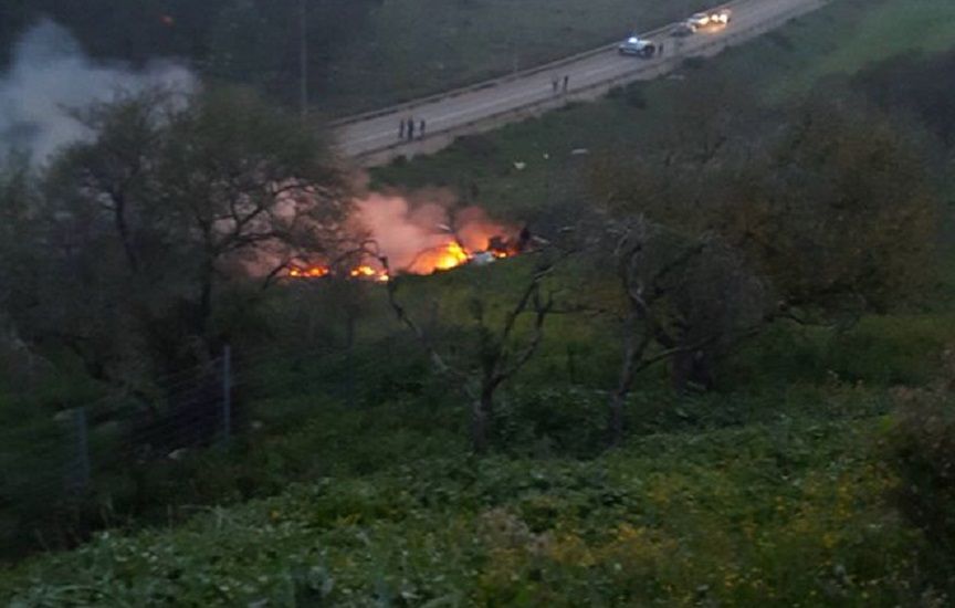 Izraelski myśliwiec zestrzelony. F-16 rozbił się tuż przy ruchliwej drodze