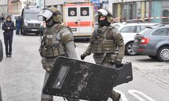 Policja obezwładniła napastnika w oddziale Jugendamt. Uwolniono zakładnika