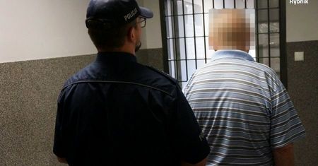Zapraszał do siebie do domu i częstował słodyczami. Policja zatrzymała pedofila