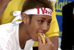 Mistrz w jedzeniu hot dogów