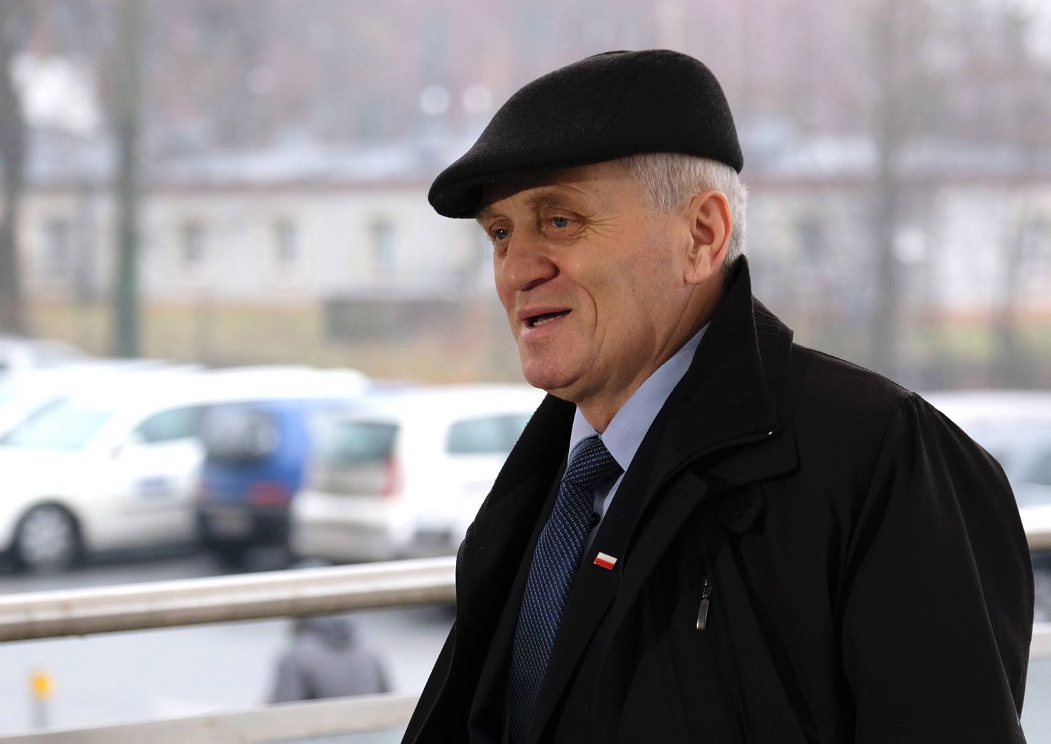 Senator Stanisław Kogut przed Prokuraturą Regionalną w Katowicach.