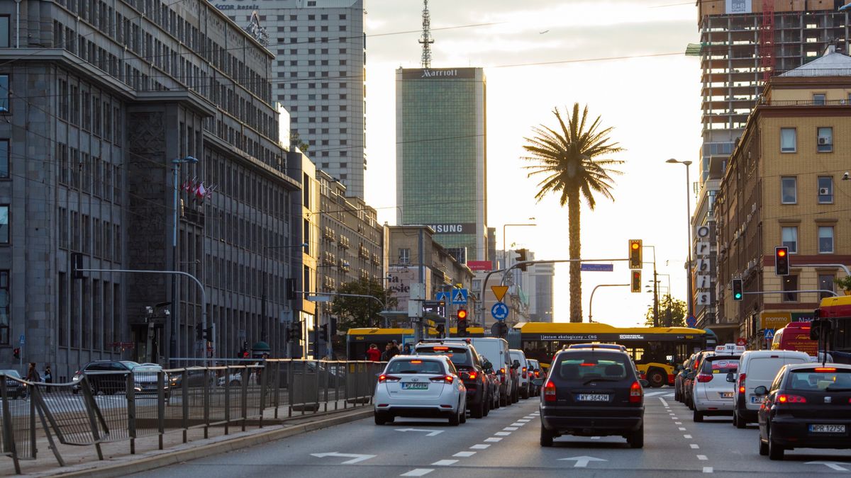 UOKiK ostrzega. Uwaga na firmy oferujące zysk na wynajmie samochodów