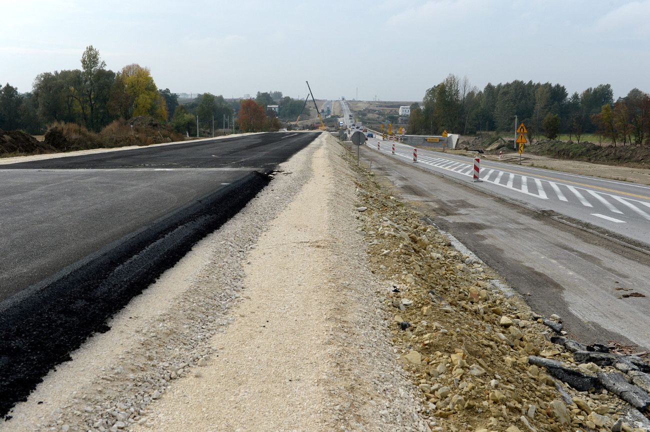 W drugiej połowie grudnia rzutem na taśmę kończono budowę kilku dróg ekspresowych