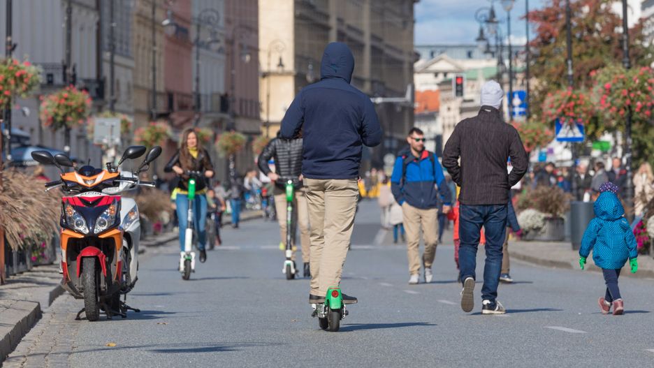 Zainteresowanie elektrycznymi hulajnogami jest ogromne - podobnie jak potrzeba uregulowania ich prawnego statusu.
