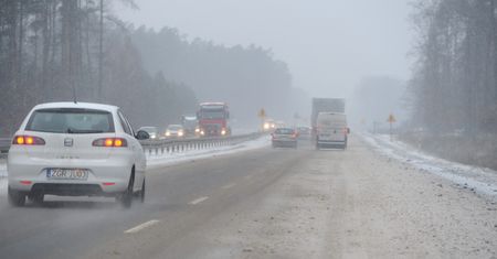 IMGW ostrzega: marznące opady w całej Polsce. Największe zagrożenie w województwie dolnośląskim