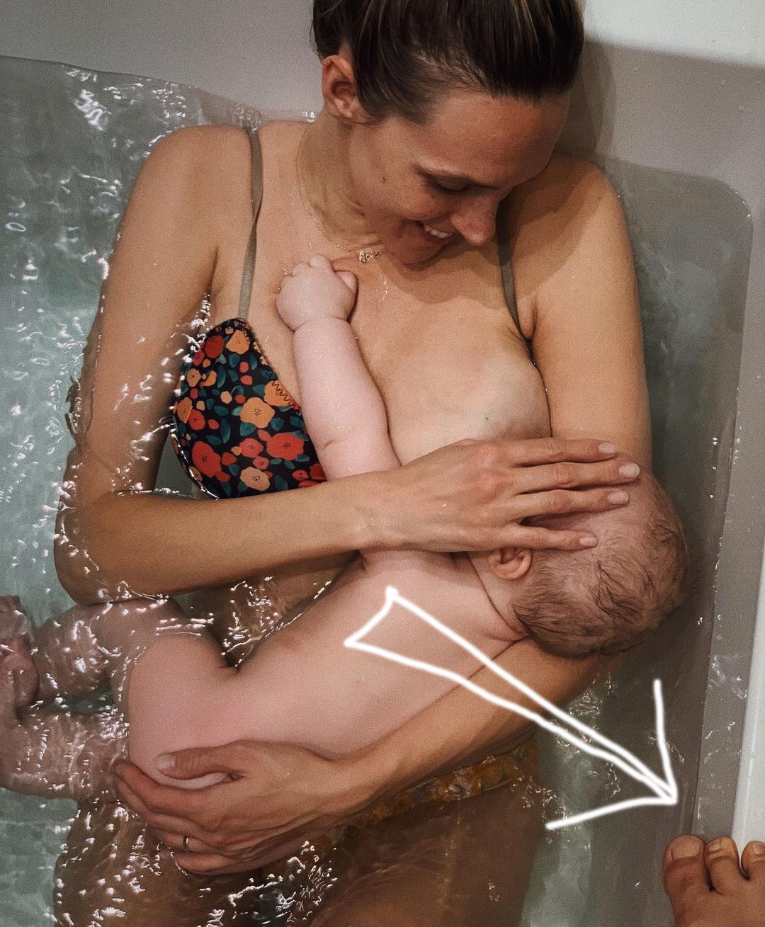 Ola Żebrowska karmi synka