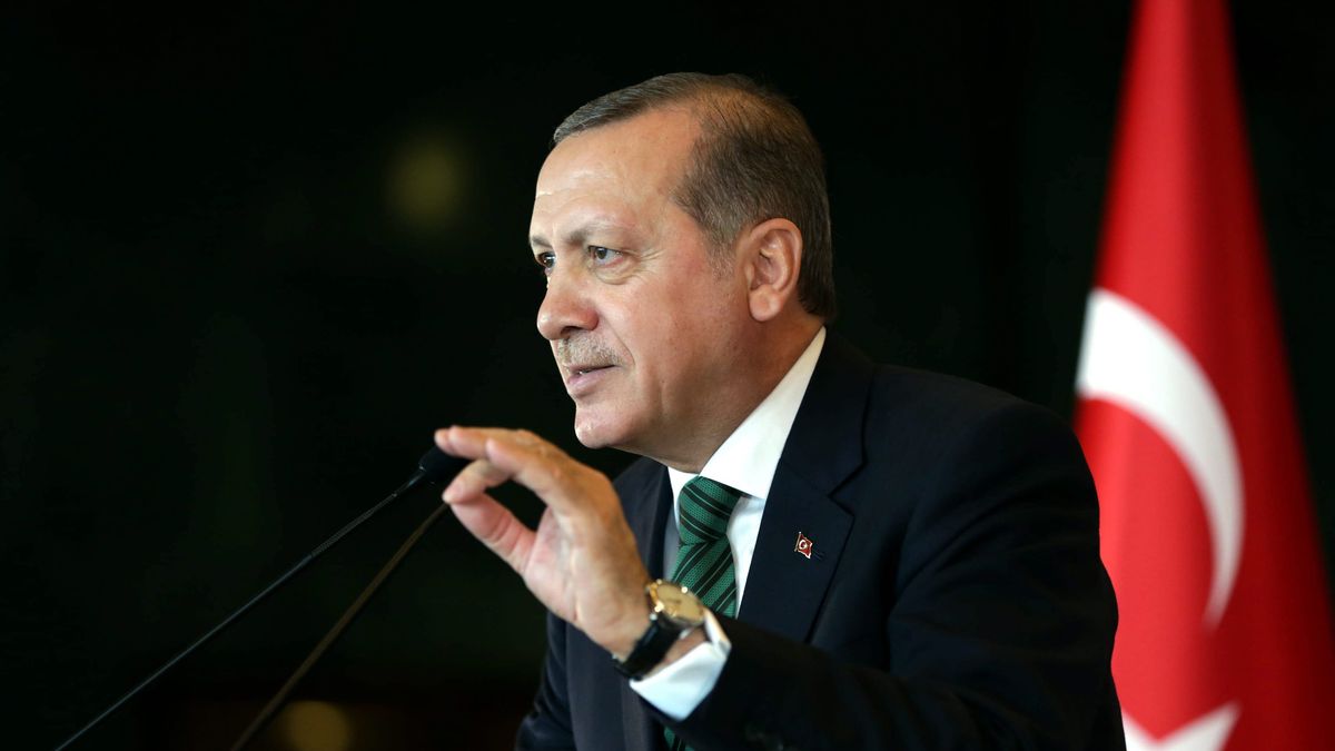 Prezydent Turcji Recep Erdogan niebezpiecznie balansuje między Rosją a NATO. 