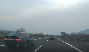 Fantazja polskich kierowców nie zna granic. Dwa groźne manewry w ciągu 20 sekund