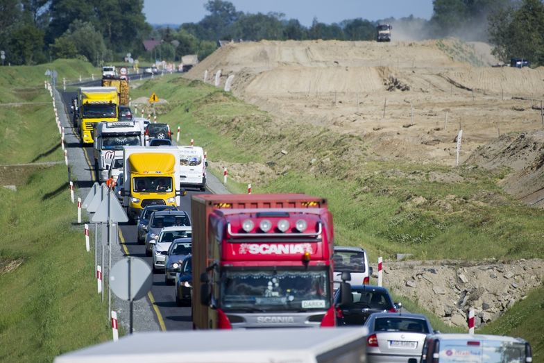 Tempo wzrostu liczby samochodów na drogach jeszcze przyspieszyło w ostatnich latach.