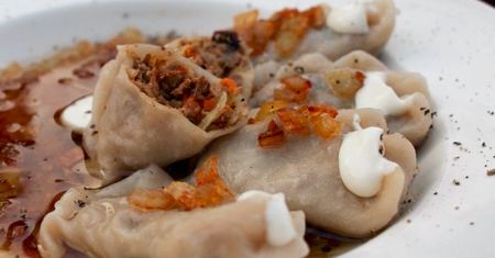 Pierogi z mięsem kaczki i suszonymi śliwkami
