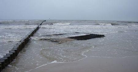 (DO POPRAWY) Miały chronić wybrzeże. Zmiótł je pierwszy poważny sztorm