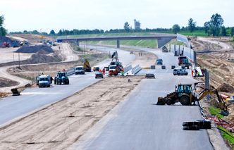 Gospodarka rozwija się szybciej od oczekiwań. Ale widać zwiastuny spowolnienia