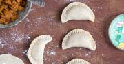 Pierogi z farszem z dyni, grochu i suszonych pomidorów. Przełam klasykę