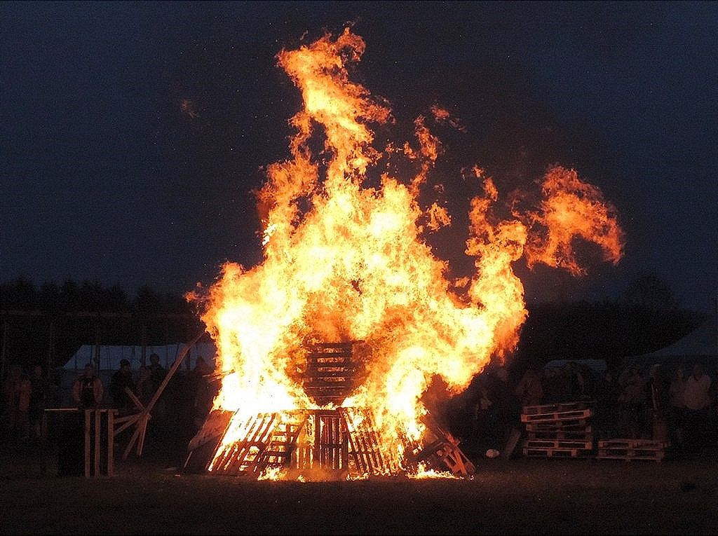 Skoki przez ogień