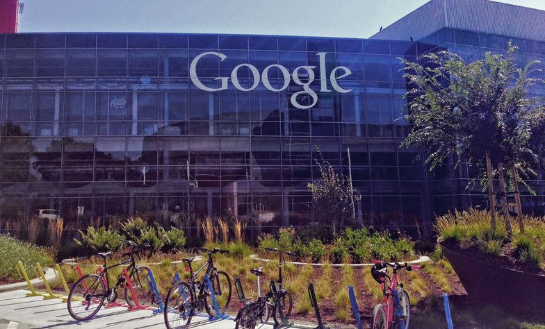 Spółka Alphabet, do której należy Google, jest warta ponad bilion dolarów.