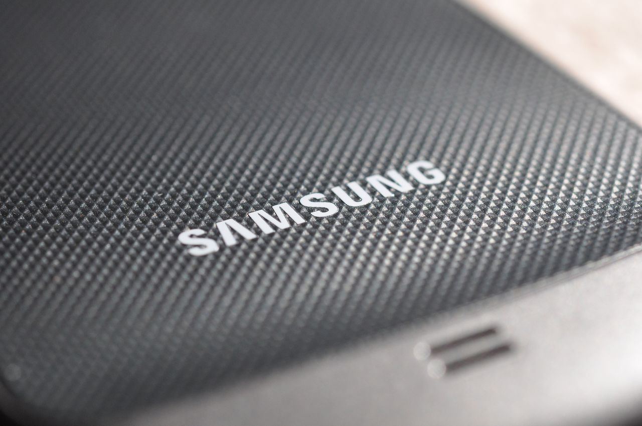 Samsung zaprzecza: nie spowalniamy smartfonów