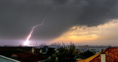 Spodziewane burze. Zobacz, gdzie należy spodziewać się deszczowej niedzieli
